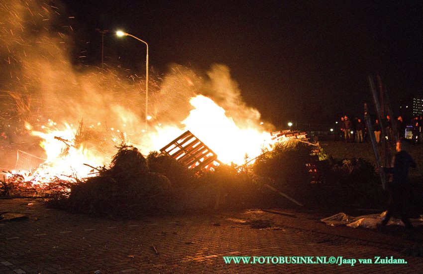 Vreugde vuur aan de Zeehavenlaan in Dordrecht.