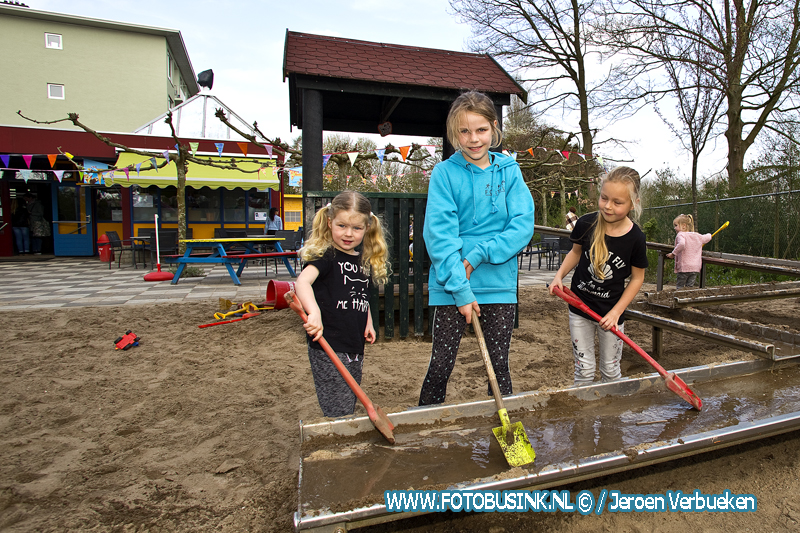 Opening en lentefeest speeltuin Oosterkwartier in Dordrecht.