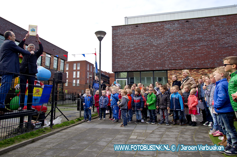 School Op Seef label voor de Ds. J. Bogermanschool in Dordrecht.