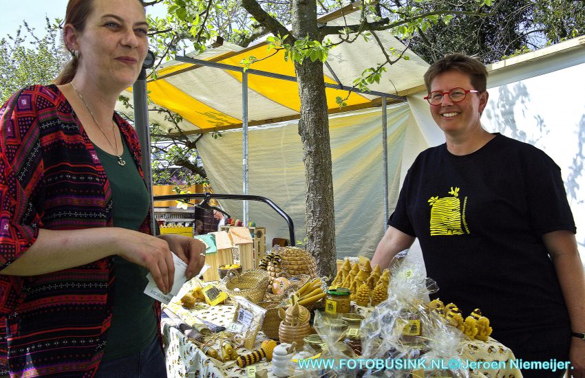 Bijenmarkt aan de Reeweg-Zuid in Dordrecht.