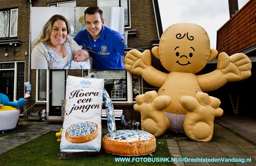 Trotse ouders geboren Yanoah pakken groots uit in voortuin aan de Haaswijkweg-West in Dordrecht.