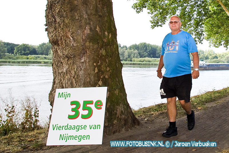 Ed Grootveld doet dit jaar voor de 35 ste keer mee met de vierdaagse in Nijmegen en heeft al ruim 14000 euro opgehaald voor het goede doel.