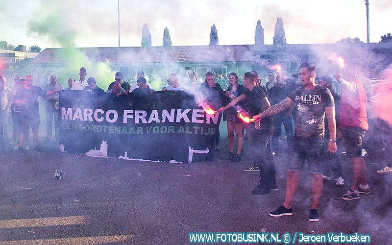 Eerbetoon aan Marco Franken door Supporters van FC Dordrecht.