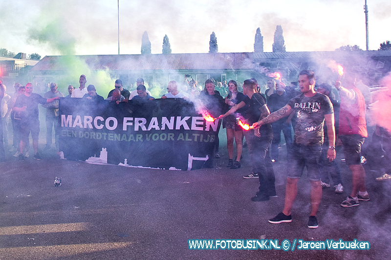 Eerbetoon aan Marco Franken door Supporters van FC Dordrecht.