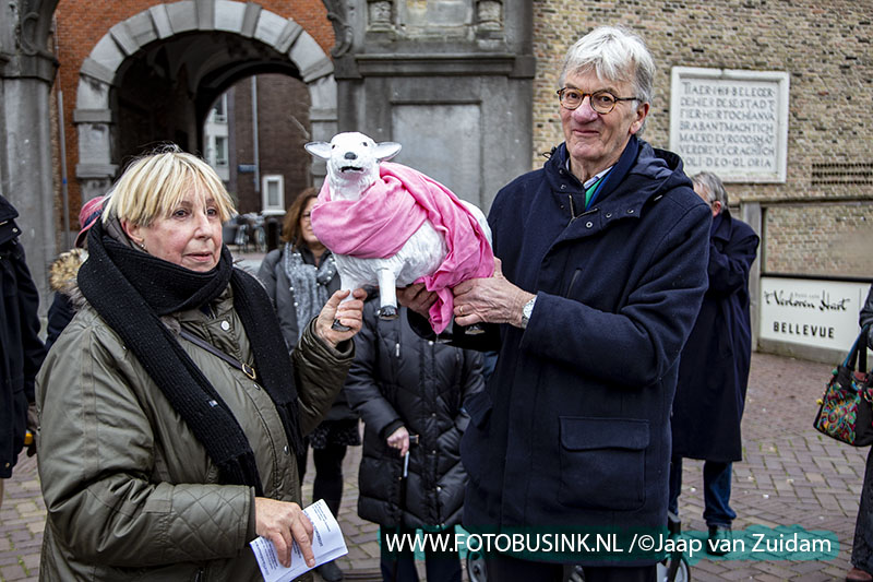 Zonen van Dordrecht dragen stokje over aan Dochters van Dordrecht