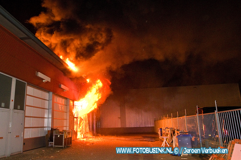Uitslaande brand op industrieterrein in Dordrecht