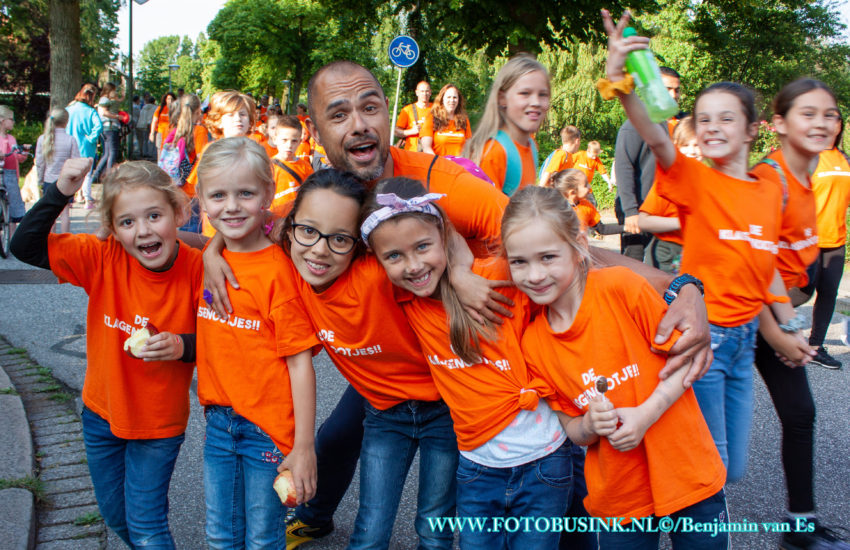 Tweede loopdag van avondvierdaagse in Dordrecht.