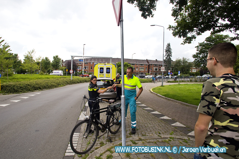 Aanrijding tussen fietser en auto op de Krispijnseweg in Dordrecht.
