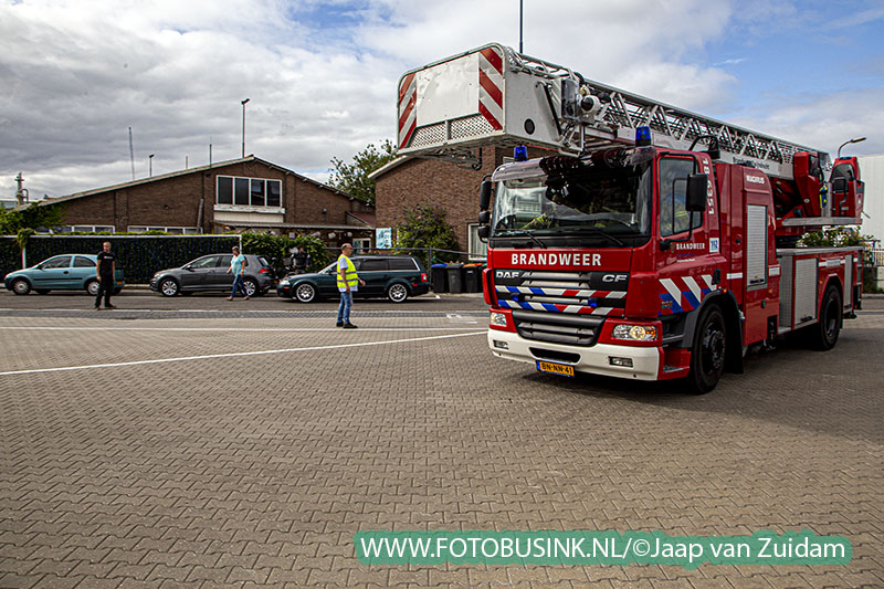 Hulpdiensten rukken massaal uit voor beknelling bij bedrijf in Zwijndrecht