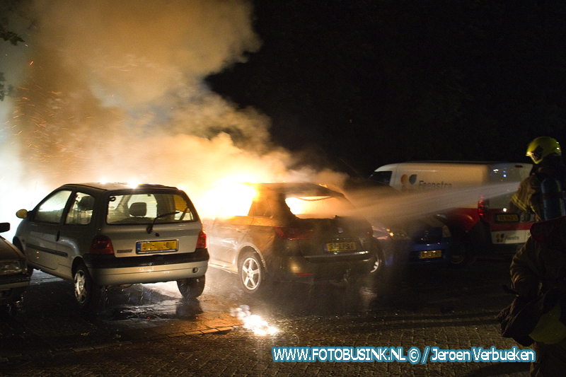 Auto verwoest door brand aan de Generaal S.H.Spoorstraat in Dordrecht