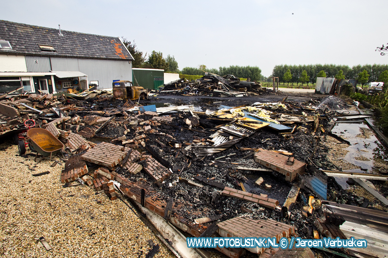 Verwoesting na grote brand in Brandwijk.