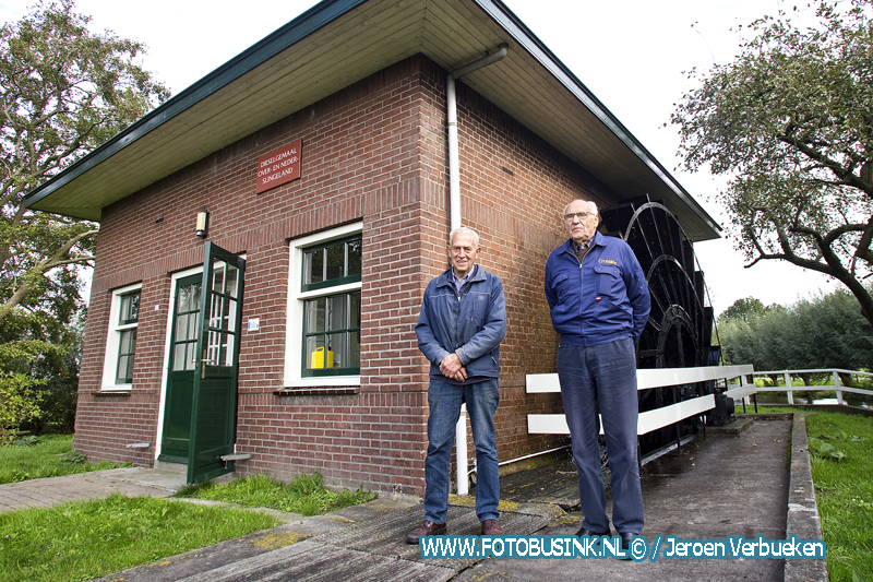 Molenaars openen de deuren van molens en gemalen in Giessenburg.