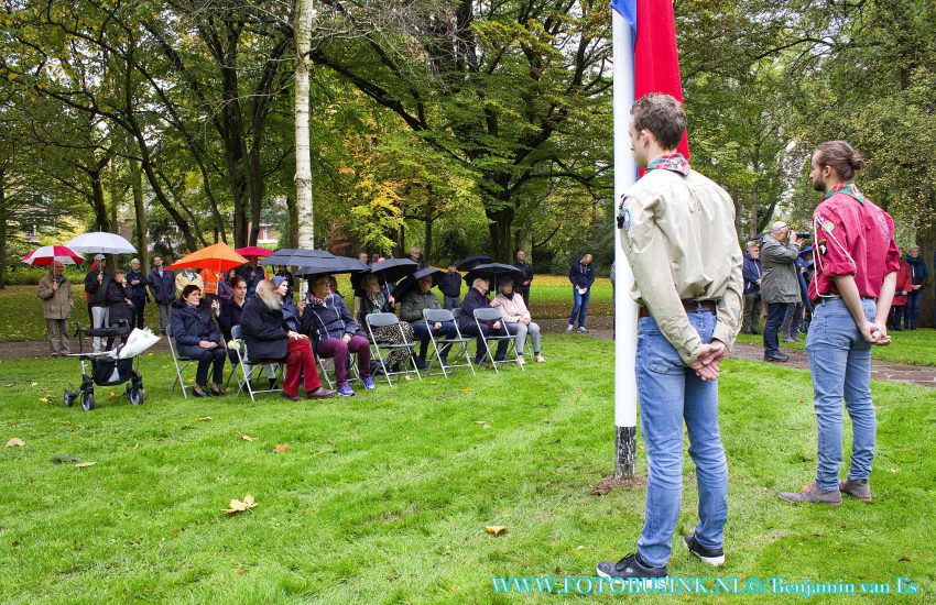 Dodenherdenking geallieerd luchtbombardement in het Merwesteinpark in Dordrecht.
