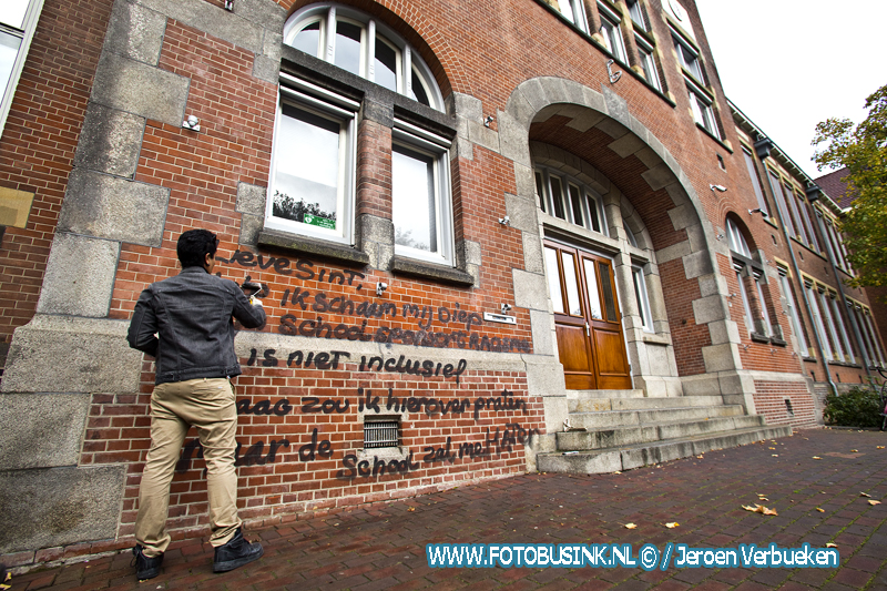 School in Dordrecht beklad met leuzen over Zwarte Piet.