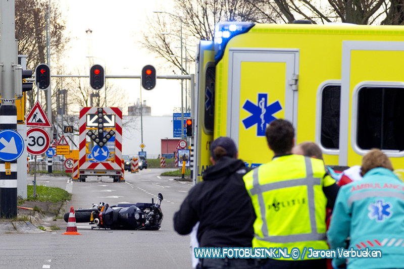 Motorrijder gewond na valpartij op de Laan der Verenigde Naties in Dordrecht.