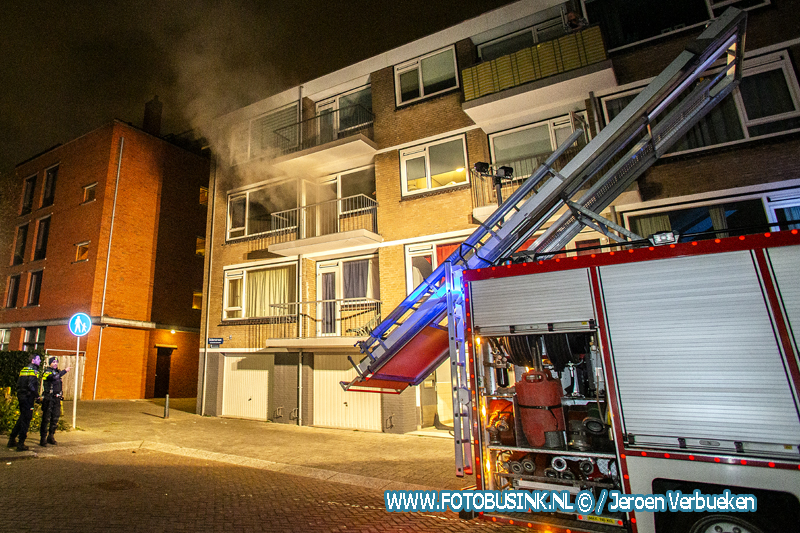 Woningen ontruimd na brand in portiekwoning aan de Stierstraat in Dordrecht.