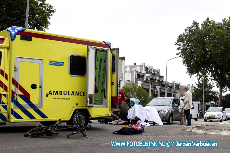 Jongen gewond naar ziekenhuis na aanrijding met auto Galileilaan Dordrecht.