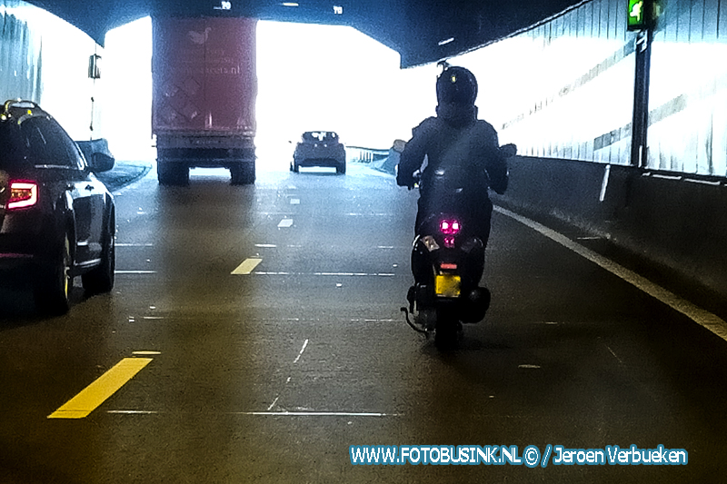 Bromscooter door de Drechttunnel A16..VIDEO