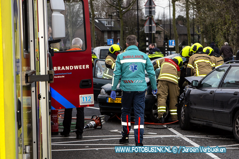 Drie gewonden bij ernstig ongeval Prins Hendrikbrug Dordrecht.