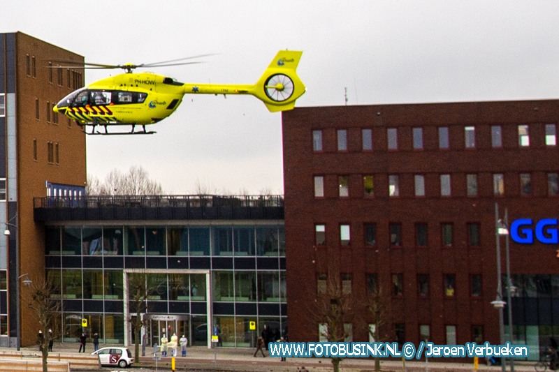 Lifeliner 5 bij ziekenhuis Dordrecht Coronaoverplaatsing.