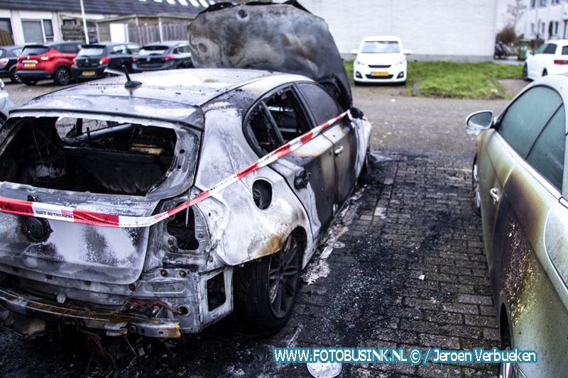 Auto verwoest door brand Van Eedenstraat Zwijndrecht.