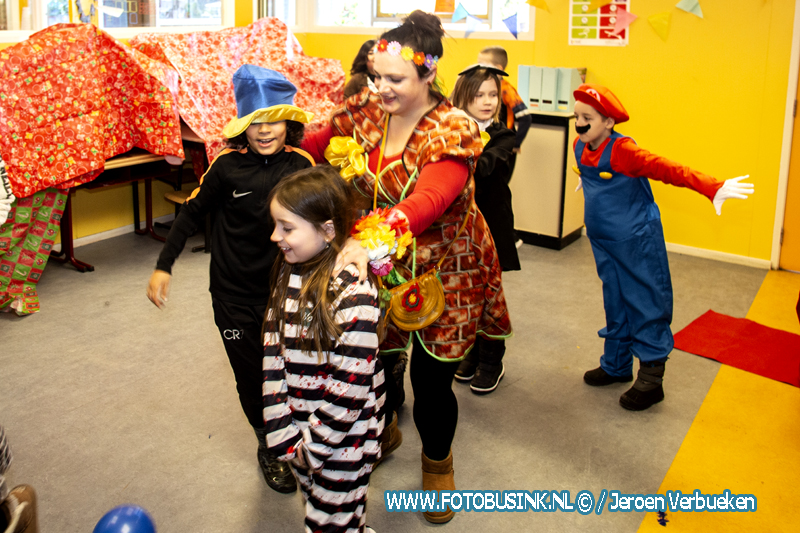 Carnavalsfeest op Zwijndrechtse basisschool.
