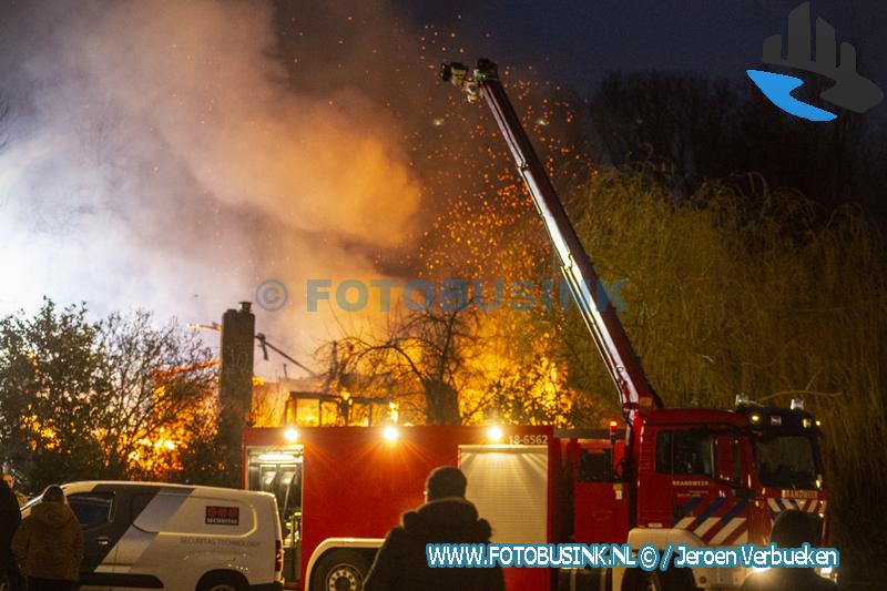 Grote brand aan Kilweg in Dordrecht verwoest huis.
