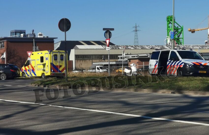 Aanrijding auto scooter Baanhoekweg / Grevelingenweg in Dordrecht