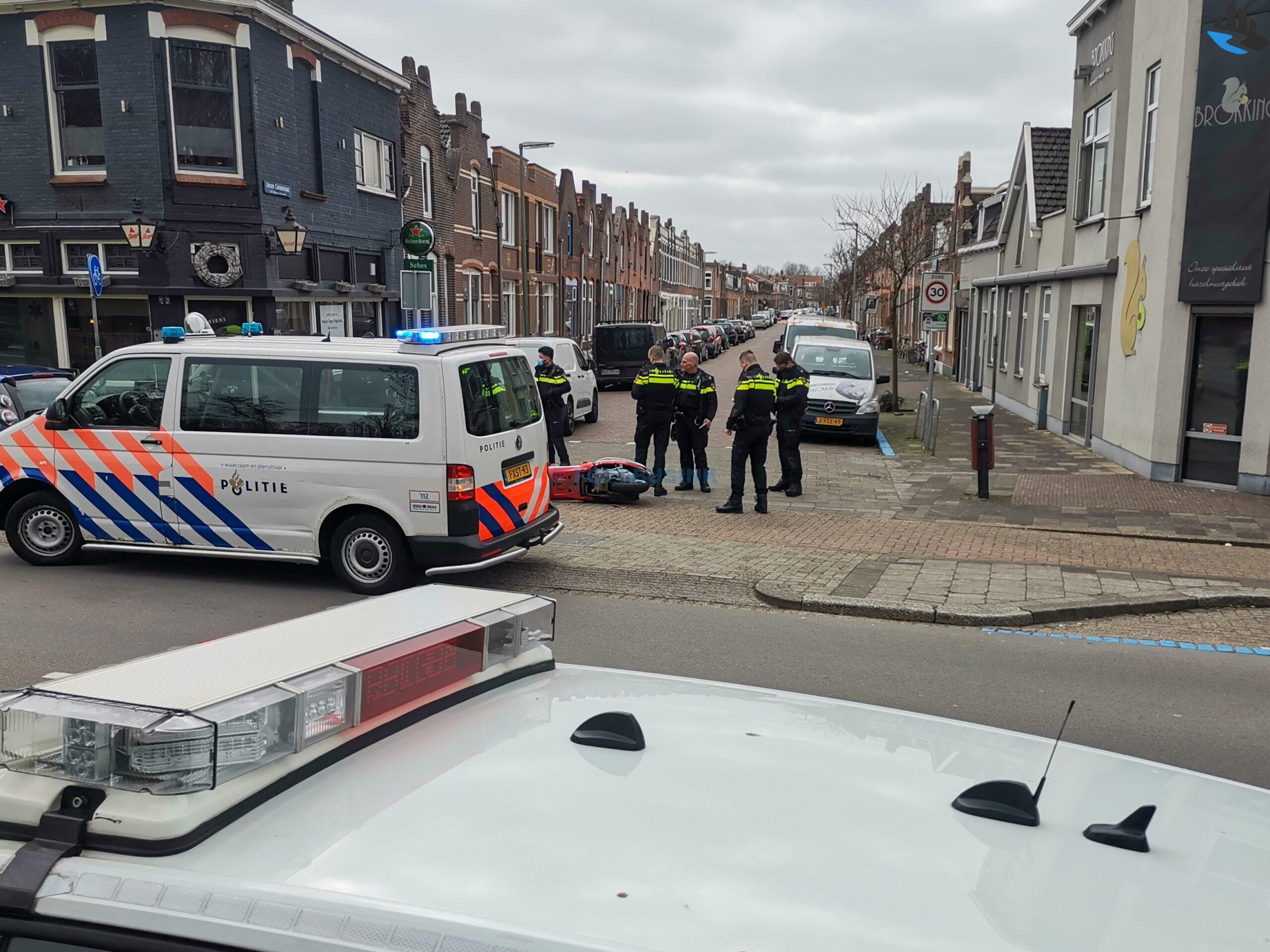Ongeval letsel auto scooter Krispijnseweg in Dordrecht