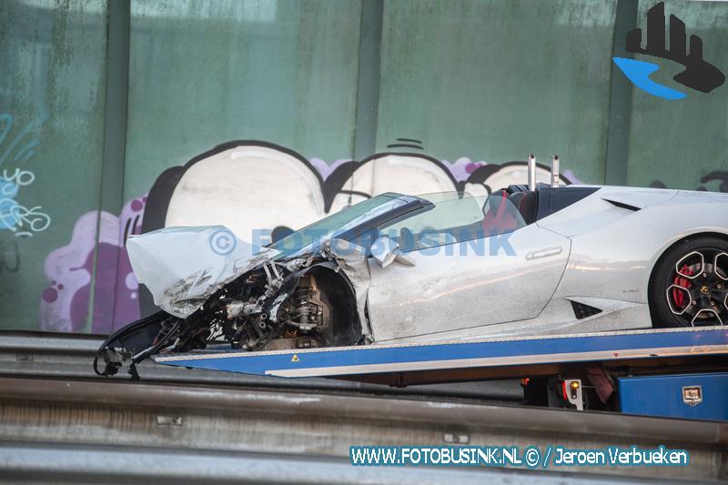 Lamborghini crasht op N3 Dordrecht, inzittenden verdwenen.