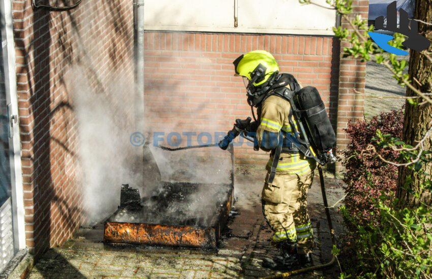 Bankstel in brand aan de Geulstraat in Sliedrecht