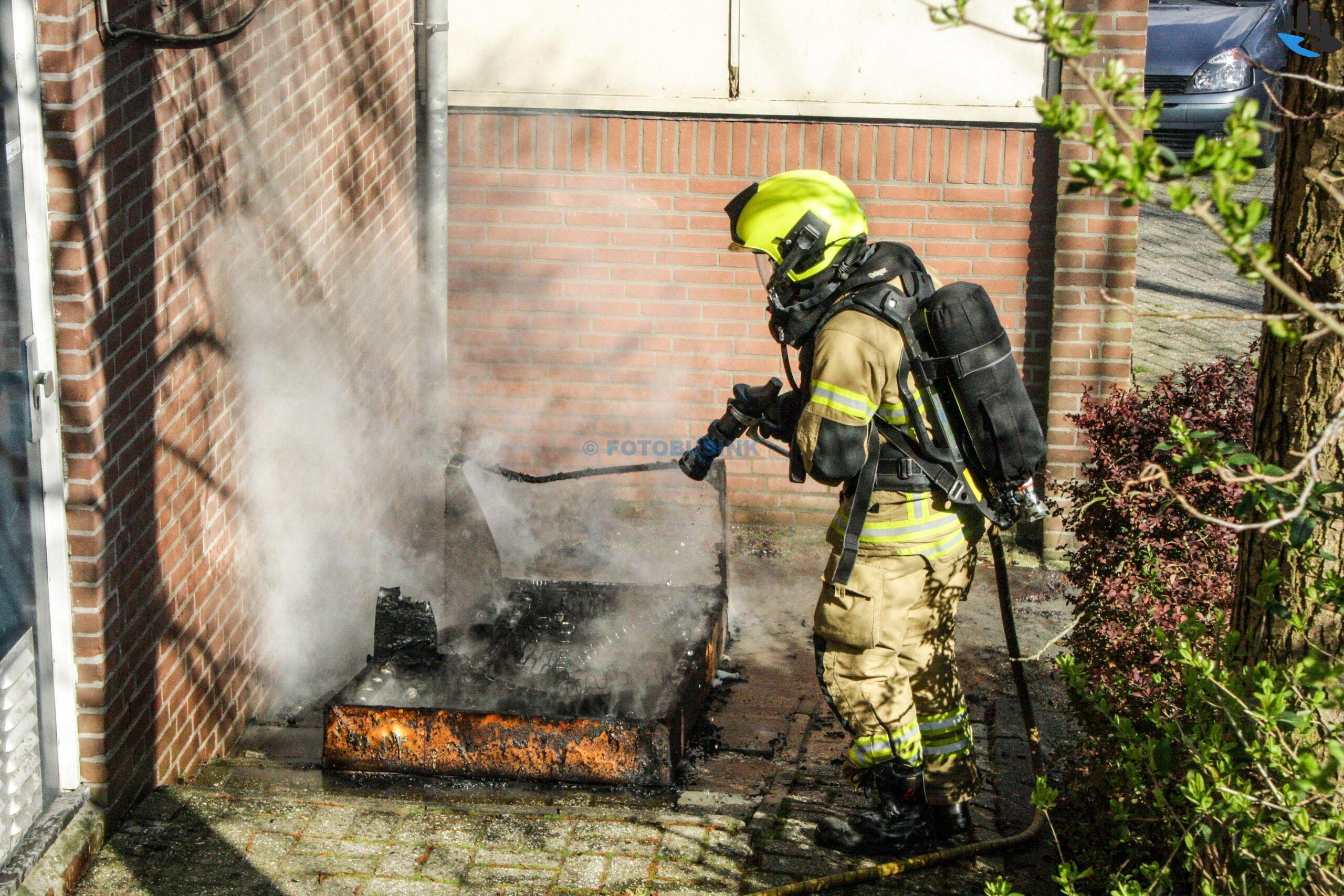 Bankstel in brand aan de Geulstraat in Sliedrecht