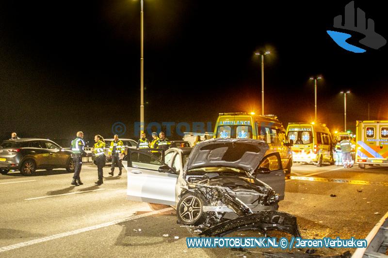 Man aangehouden na aantreffen verdacht pakketje na ongeval op de Moerdijkbrug in Dordrecht