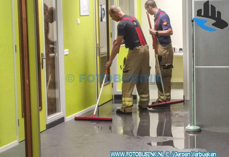 Veel waterschade door lekkende boiler in gymzaal Kolfstraat in Dordrecht