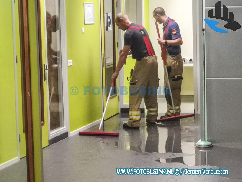 Veel waterschade door lekkende boiler in gymzaal Kolfstraat in Dordrecht