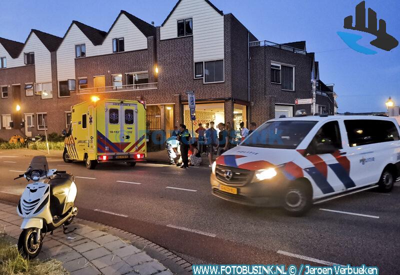 Scooter klapt op andere scooter aan de Ringdijk in Zwijndrecht, 1 pers ziekenhuis
