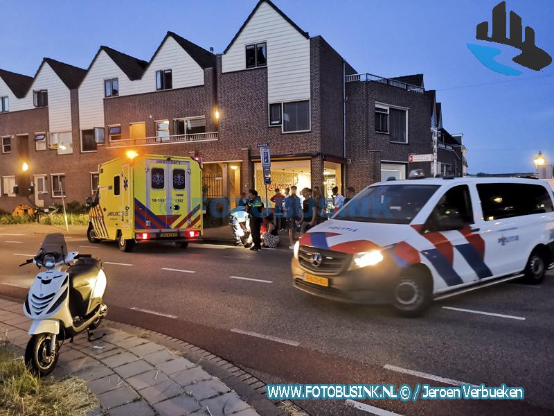 Scooter klapt op andere scooter aan de Ringdijk in Zwijndrecht