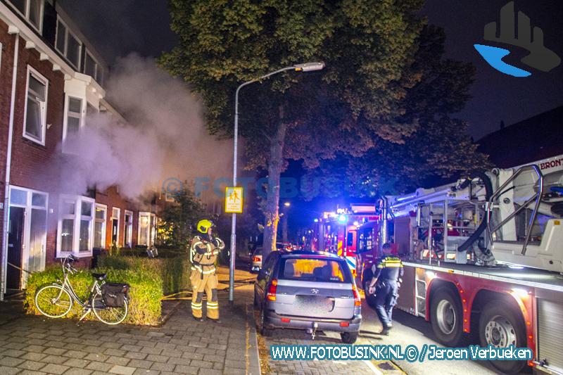 Brandweer maakt middelbrand voor een keukenbrand aan de J.J.A. Goeverneurstraat in Dordrecht