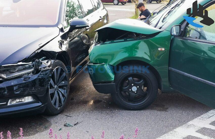 Auto’s botsen op kruising Middellijn in Zwijndrecht