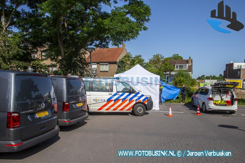 Dode in water aangetroffen naast winkelcentrum aan Den Bogerd in Hardinxveld-Giessendam