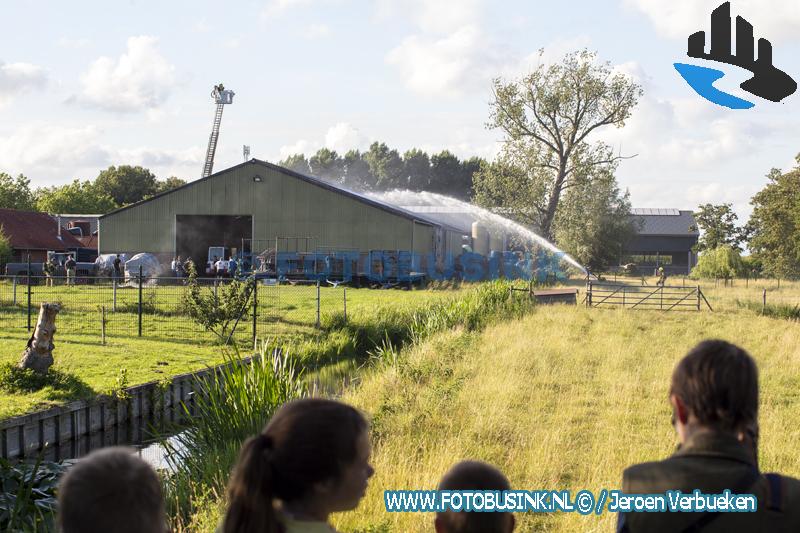 Brand in boerderijschuur aan de Koningin Wilhelminalaan in Hardinxveld-Giessendam