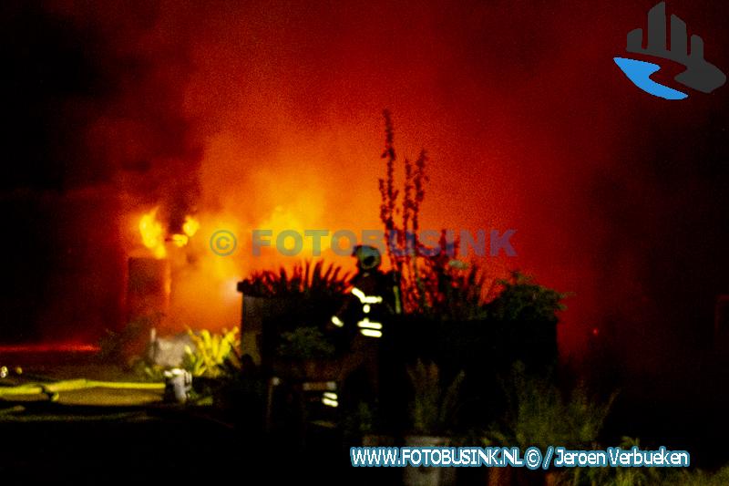 Brand verwoest schuur aan de Brandwijkseweg in Brandwijk