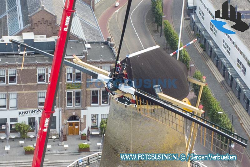 Wieken vervangen van molen Kyck over den Dyck in Dordrecht