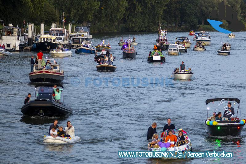 Lichtjesvaartocht over de Vlij en het Wantij