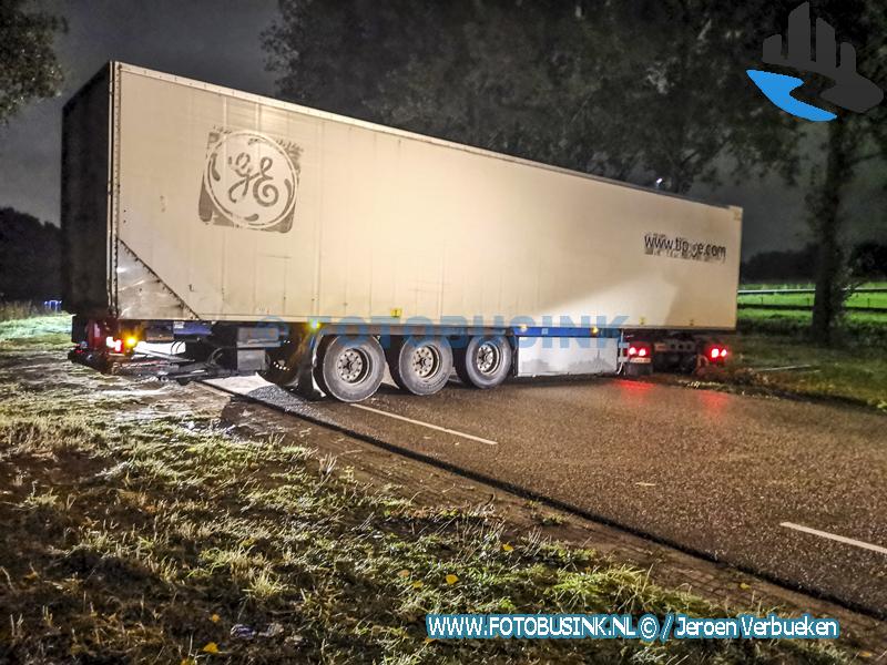Vrachtwagen vast op de Laan van Nieuw Groenhove in Dordrecht