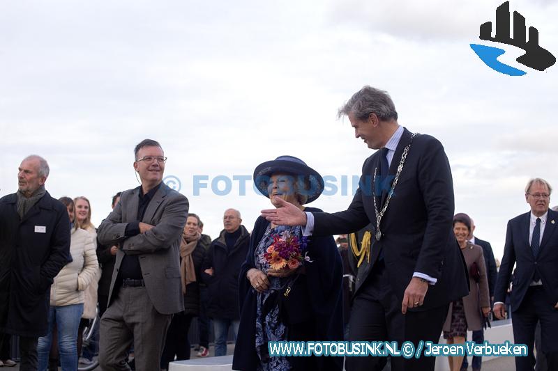Prinses Beatrix opent Prins Clausbrug in Dordrecht