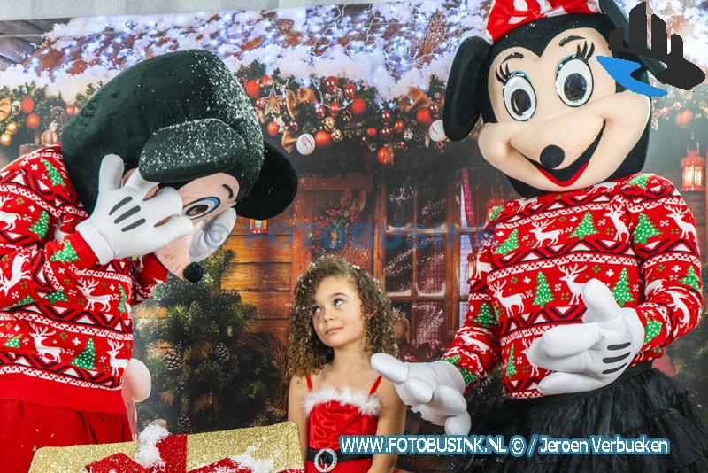 Mickey en Minnie Mouse op bezoek bij de Kerstfotograaf
