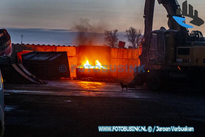 Container in de brand aan de Rivierdijk in Hardinxveld-Giessendam