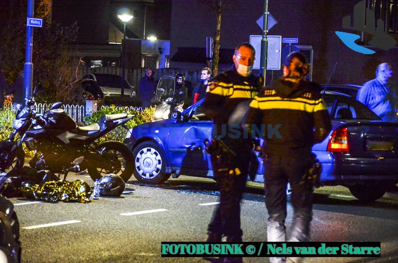 Ongeval tussen motor en auto aan De Wieling in Hardinxveld-Giessendam