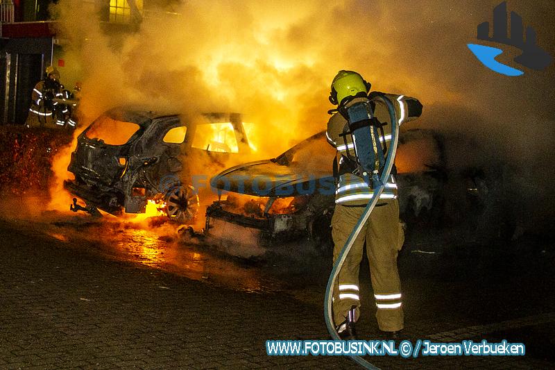Twee auto’s verwoest door brand aan de Weverstraat in Gorinchem